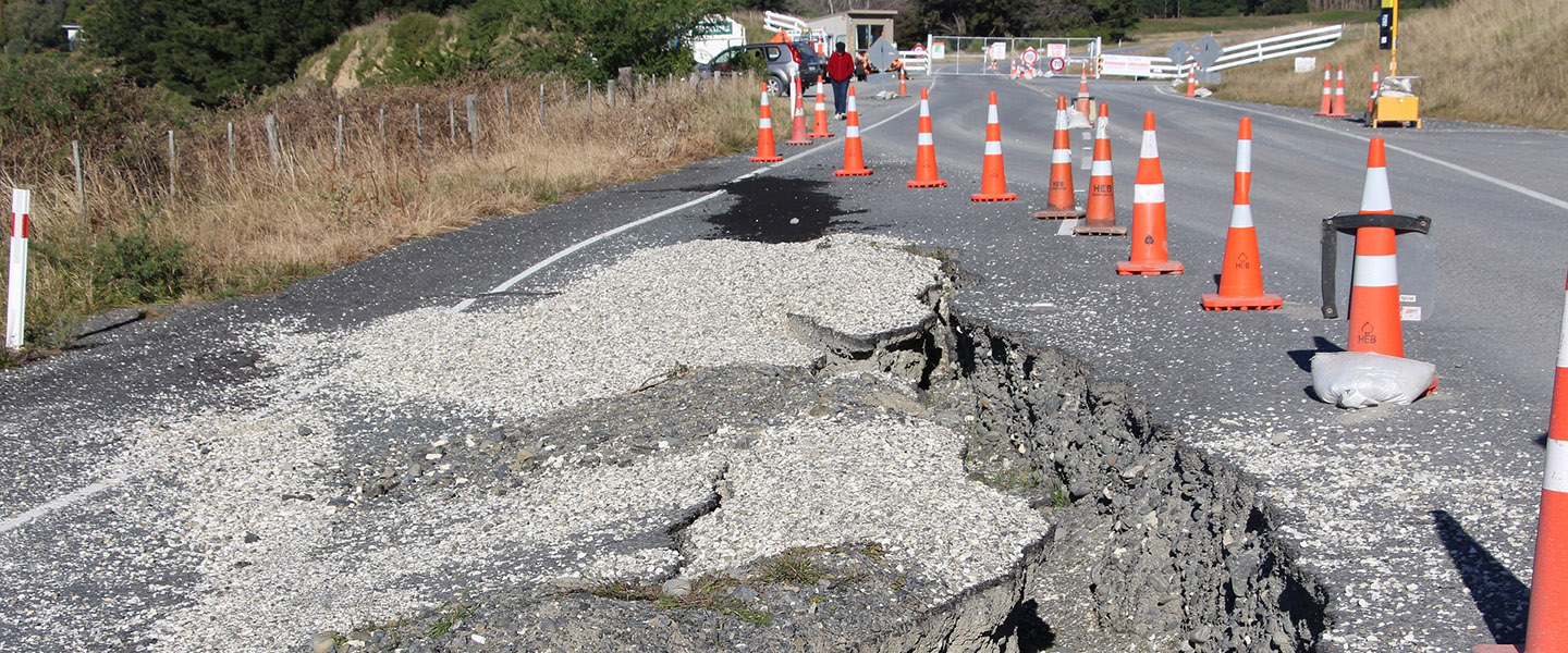 Gempa Kembali Terjadi, Jangan Panik dan Parkir Mobil di Lokasi yang Aman Untuk Menyelamatkan Diri