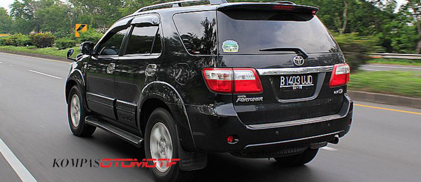 Berkeliling Kota dengan SUV Diesel Serbabisa