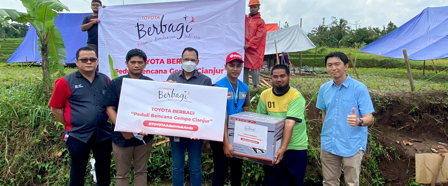 Toyota Indonesia Salurkan Bantuan Kebutuhan Pokok Dasar Bagi Korban Gempa Bumi di Cianjur Jawa Barat