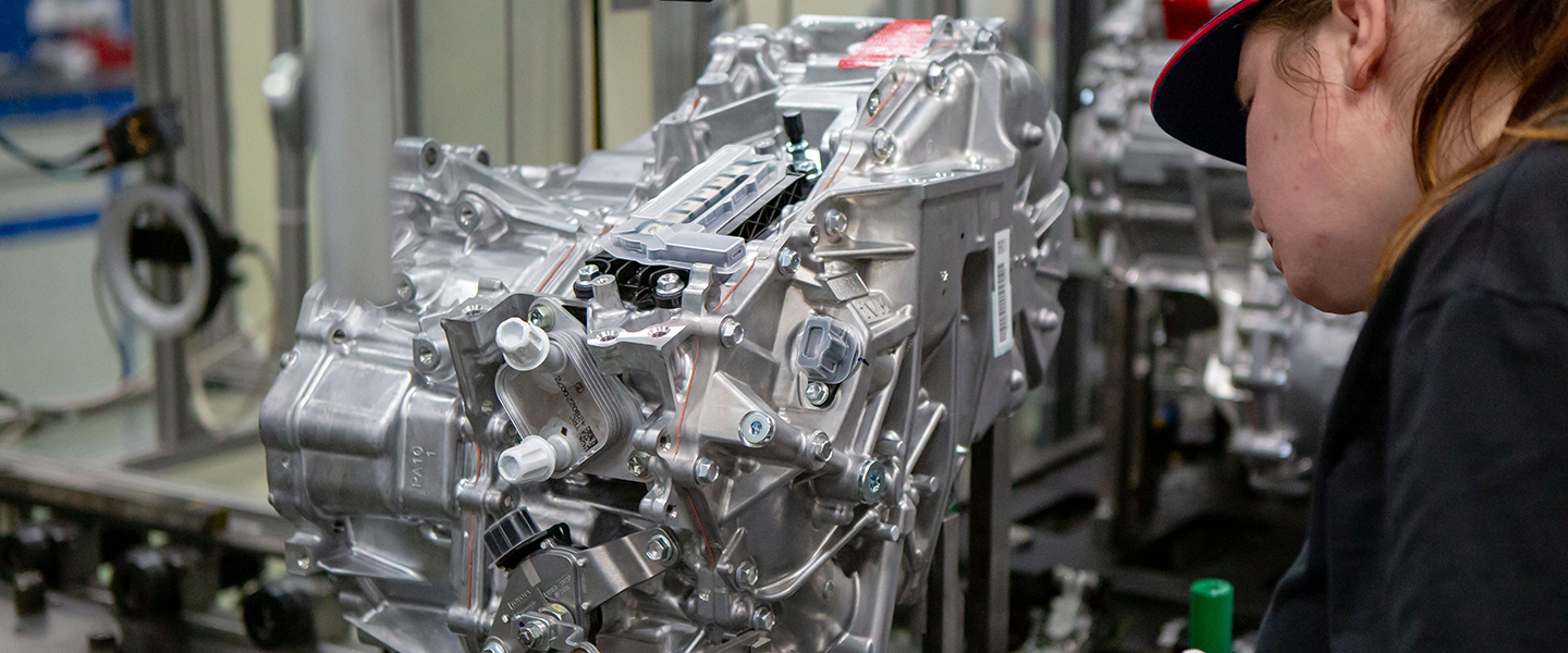 Toyota Eropa Memulai Produksi Mesin Hybrid Generasi ke-5 yang Lebih Bertenaga dan Ramah Lingkungan