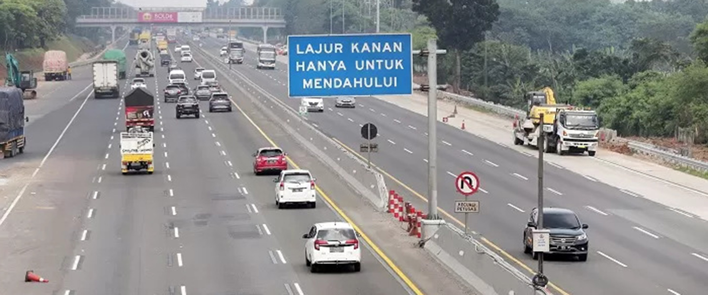 Pelajaran dari mobil zig-zag buat menyalip berikut perilaku salah di jalan tol yang wajib dihindari