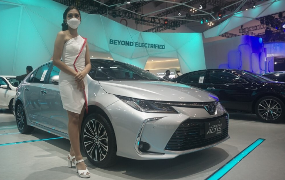 Simak Panduan Lengkap Sebelum Membeli Mobil Hybrid untuk Keseharian