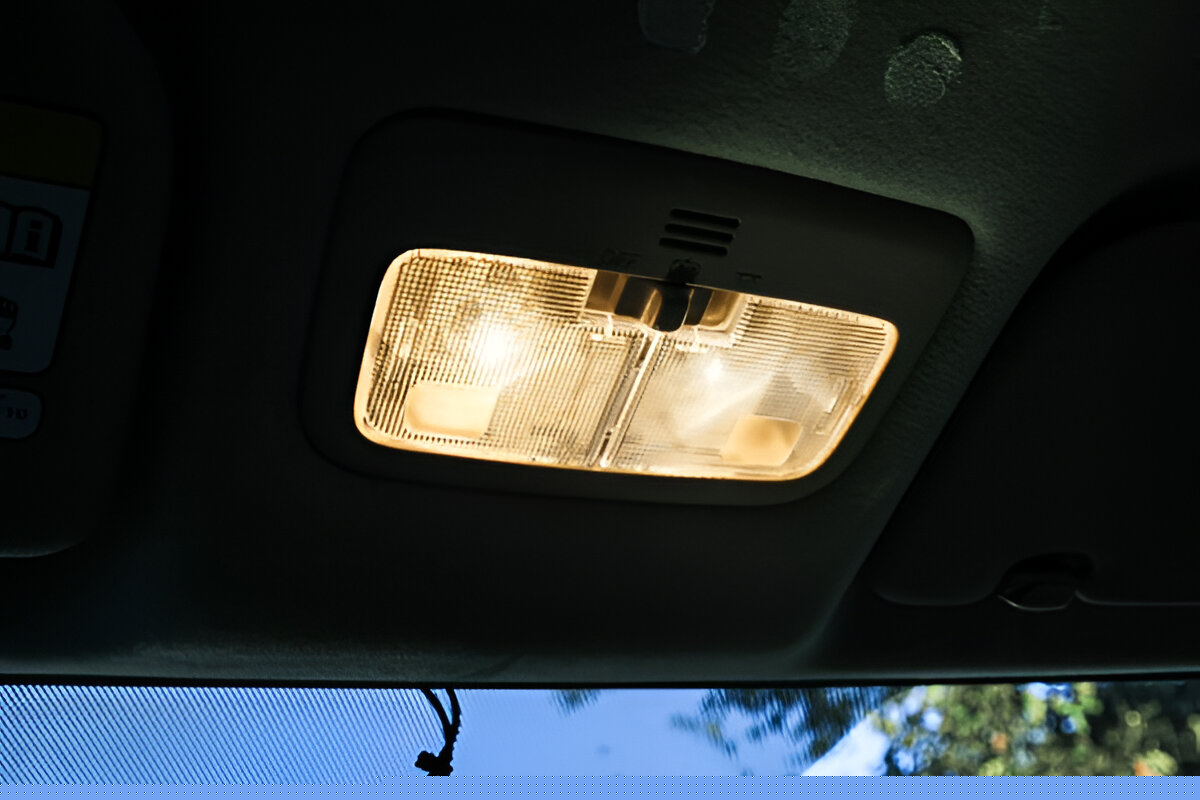 Kenali Fungsi dan Penempatan Ideal Lampu Kabin Mobil