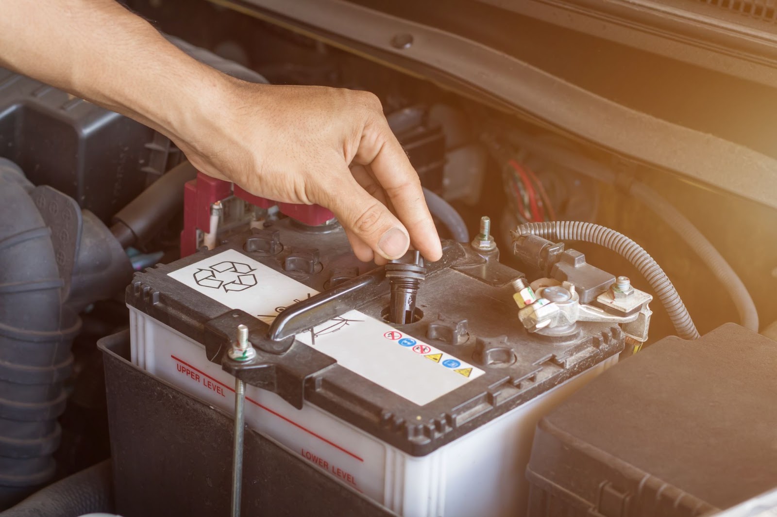 Mengukur Kesehatan Kendaraan dari Umur Aki Mobil yang Ideal