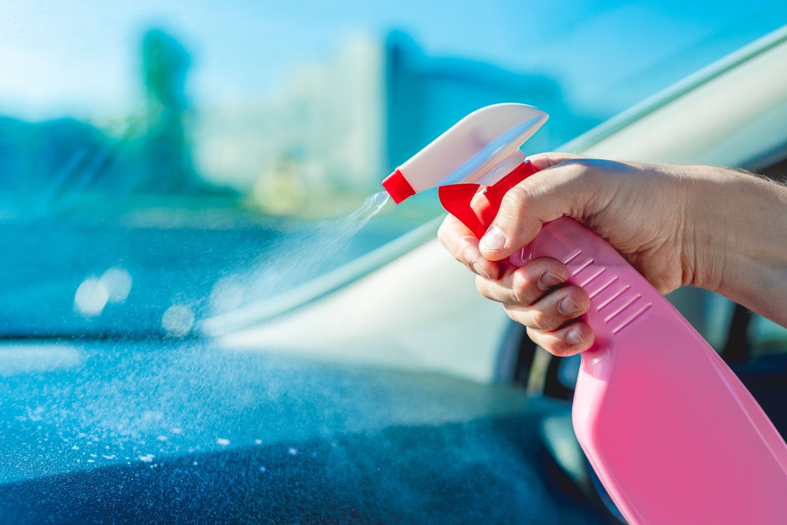 Interior Kinclong dan Nyaman? Coba Tips Membersihkan Mobil dengan Mudah