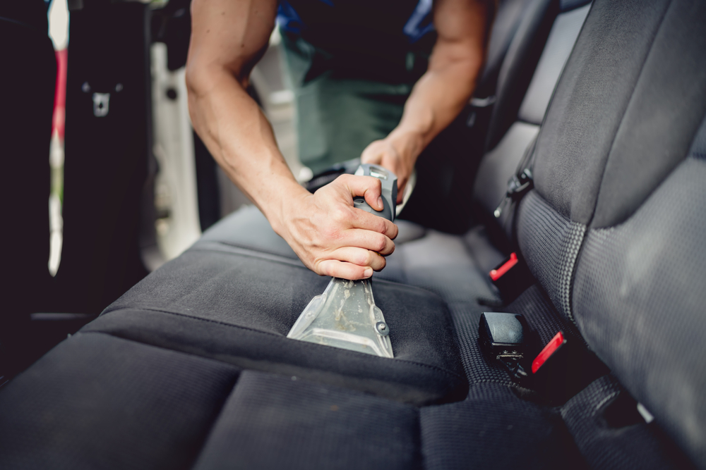 Jangan Anggap Sepele, Ini Tips Membersihkan Interior Mobil Secara Efektif