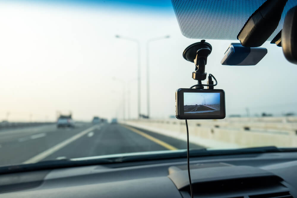 Biar Aman di Jalan, Begini Cara Pasang Dashcam Mobil Sendiri