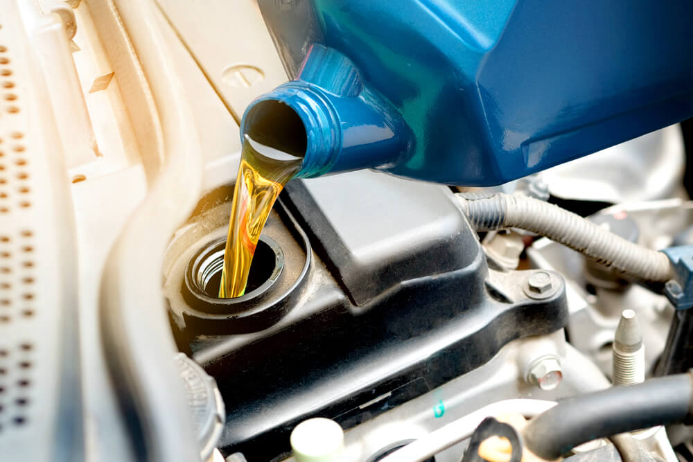 Rekomendasi Oli Mesin Terbaik agar Performa Mobil Tetap Stabil