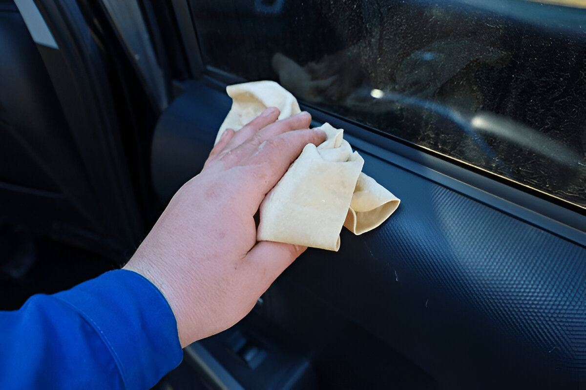 Interior Mobil Tak Lagi Lembap dengan Trik Ini Saat Musim Hujan