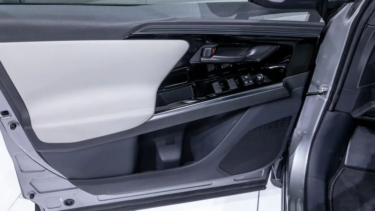 Tips Cara Rawat Door Trim atau Panel Pintu Mobil, Pastikan Kembali Bersih dan Apik