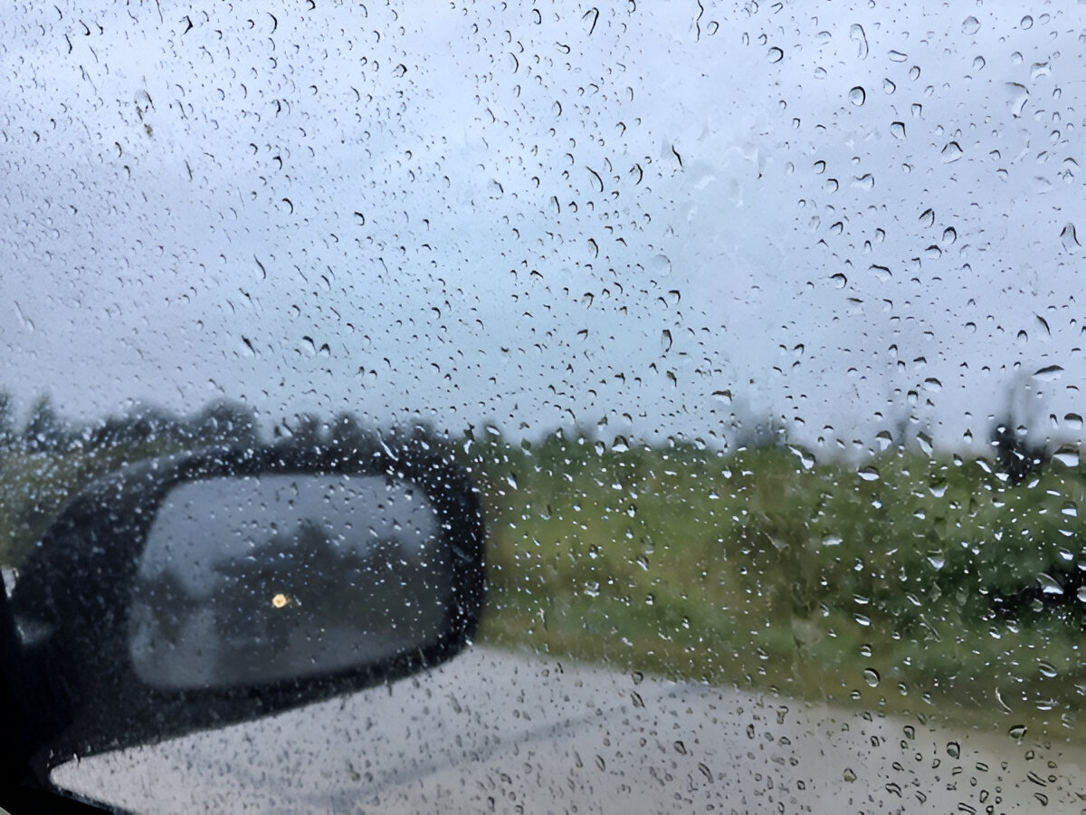 Strategi Cerdas Road Trip Saat Hujan agar Tetap Nyaman